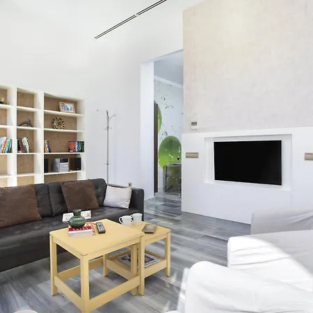 Apartment -malagasunapts-merced Square Picasso Dream